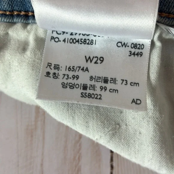 Levi's Mid-Length Cuffed Denim Jean Shorts Light Blue Rinse Sz 29 Women’s - Picture 6 of 6